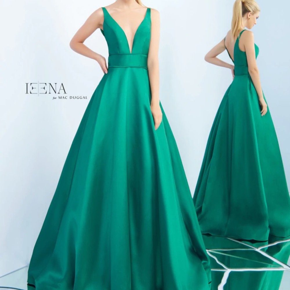 Emerald Green Ball Gown Prom Dress with Pockets